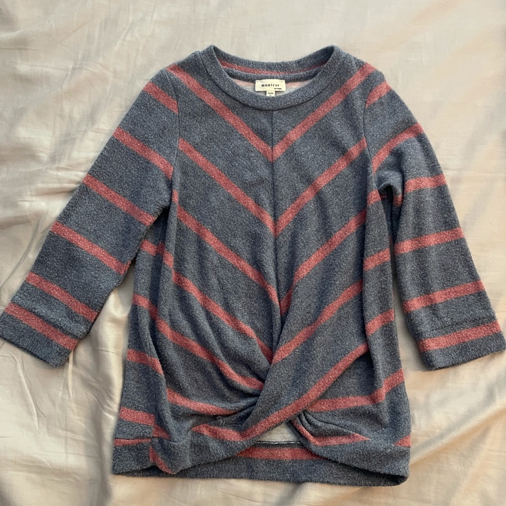 Beautiful girls size small sweater.